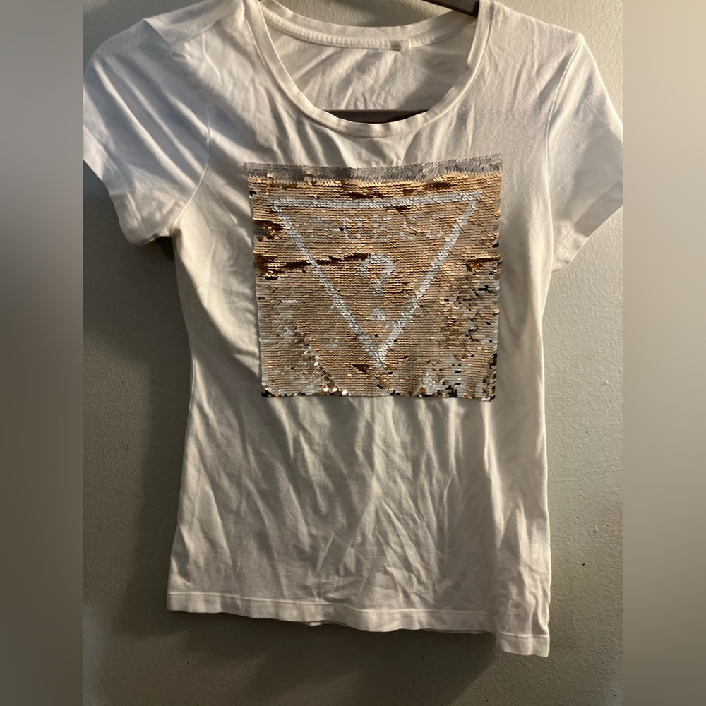 Women’s guess graphic tee